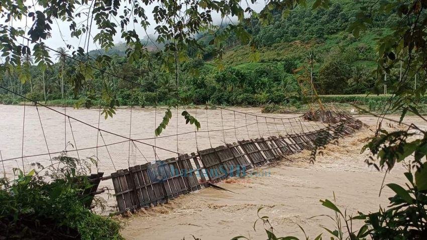 Curah Hujan Tinggi Sungai Renun Meluap, Puluhan Rumah Terendam Banjir