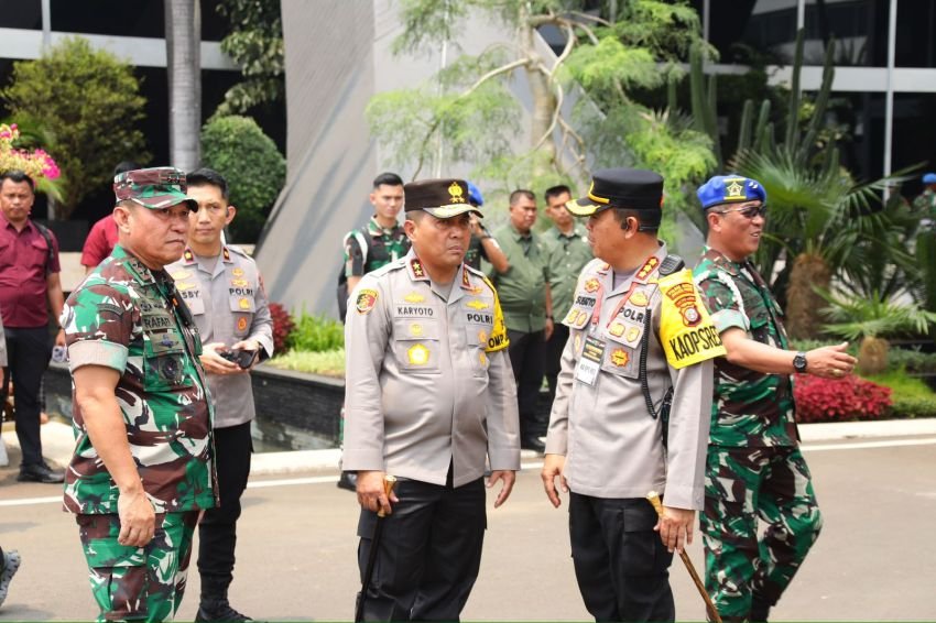 TNI-Polri Sterilisasi Gedung DPR