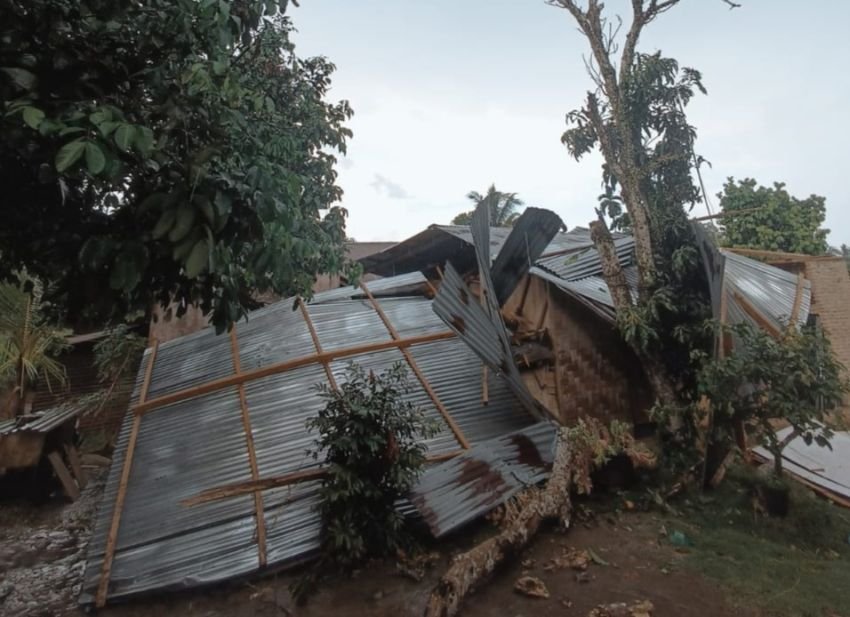 Hujan Deras Disertai Puting Beliung Landa Desa Simbesar, 1 Rumah Rusak