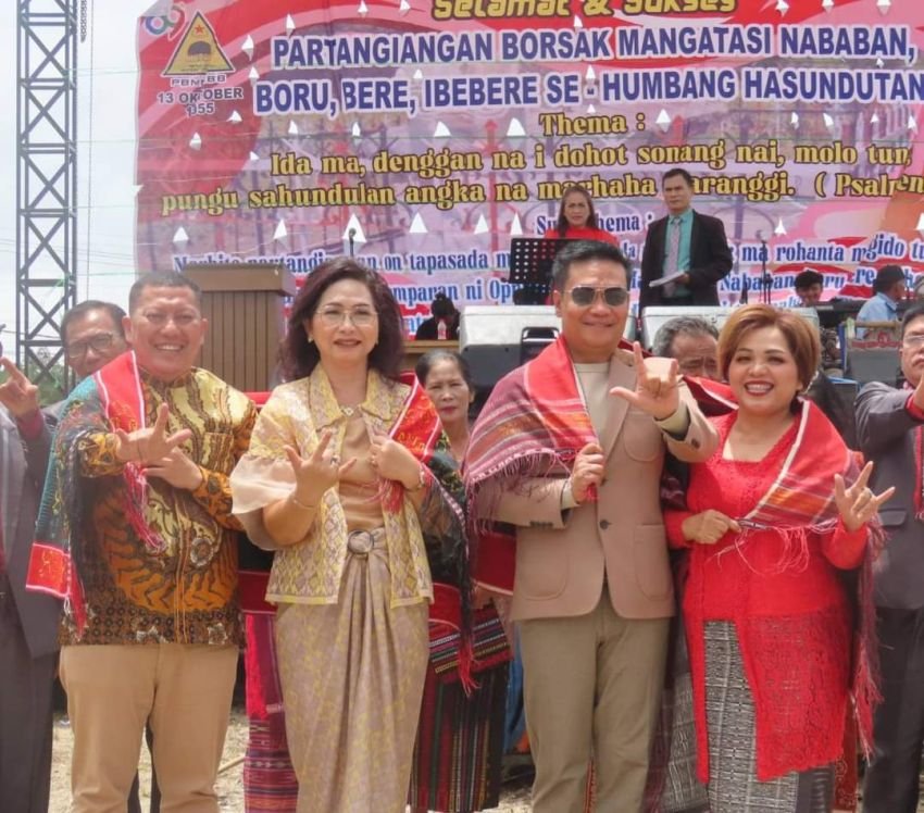 Ribuan Orang Hadiri Partangiangan Borsak Mangatasi Nababan di Humbahas