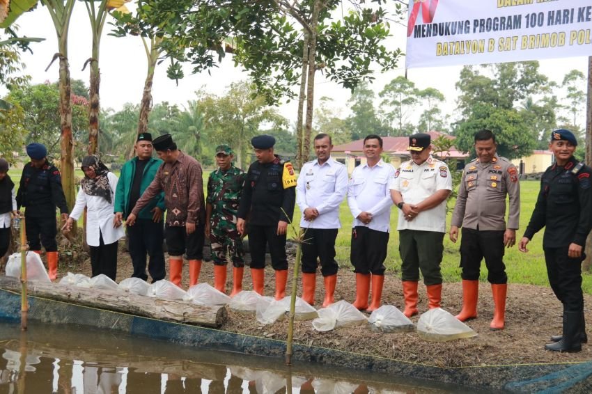 Kalapas TBA Berpartisipasi dalam Kegiatan Penyebaran Benih Ikan di Mako Brimob Kompi 3 Batalyon B