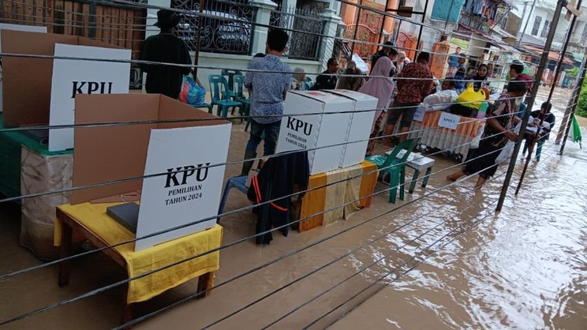 Banyak TPS Terendam Air Hujan, Pemungutan Suara Ditambah Jamnya di Medan