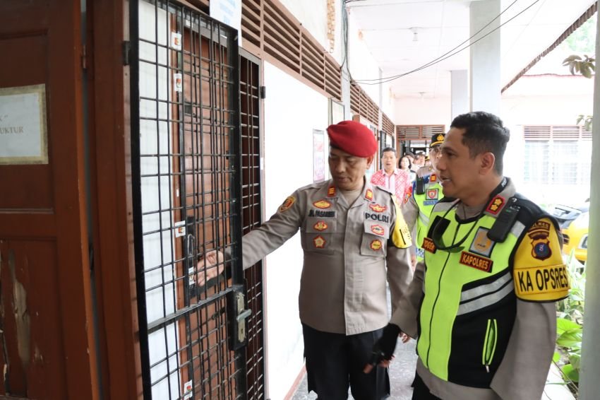 Pasca Pilkada, Kapolres Pematangsiantar Pastikan Logistik Pemilu Tiba di Kantor Kecamatan dengan Aman