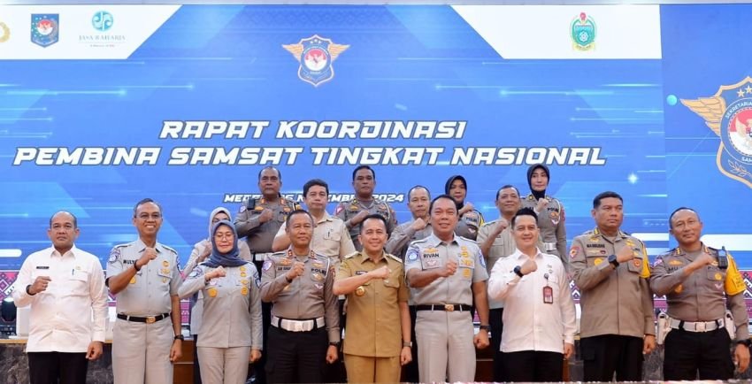 Pj Gubernur Sumut Agus Fatoni Terima Penghargaan Samsat Terbaik