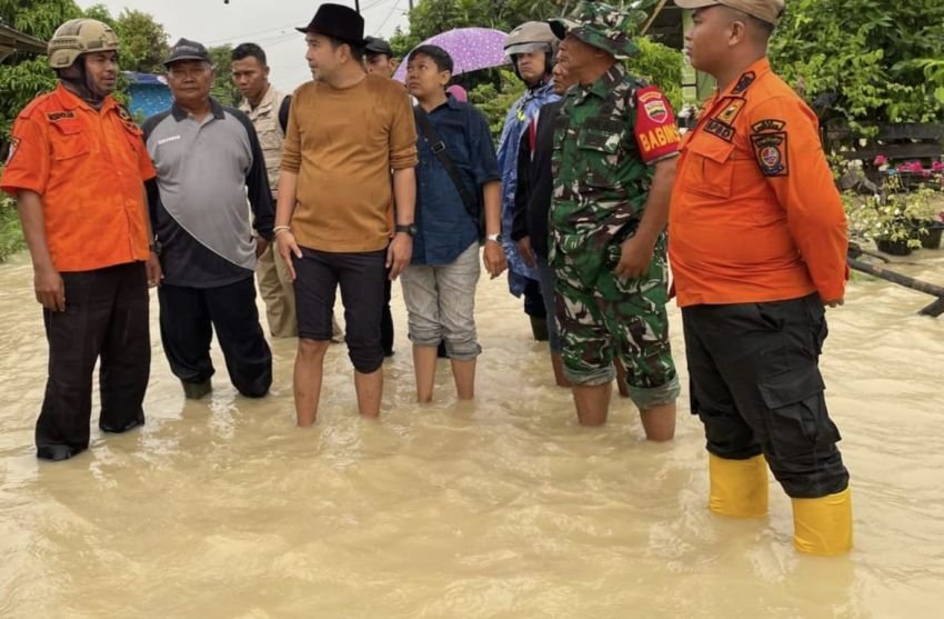 Zakky Shahri Tinjau dan Beri Bantuan pada Korban Banjir di Hamparanperak