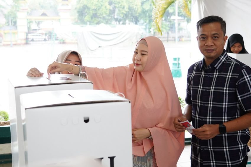 Pj Wali Kota Tebingtinggi Apresiasi Antusiasme Masyarakat dalam Memilih di Tengah Hujan