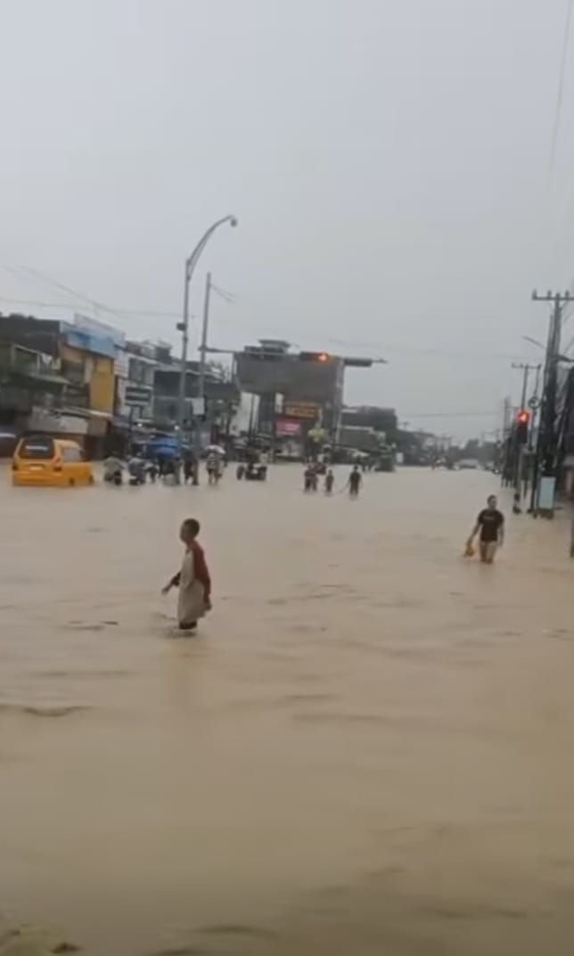 Kawasan Simpang Kampung Lalang Digenangi Banjir