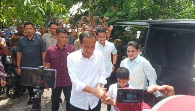 Jokowi-Iriana Nyoblos di Solo, Kompak Berbaju Putih