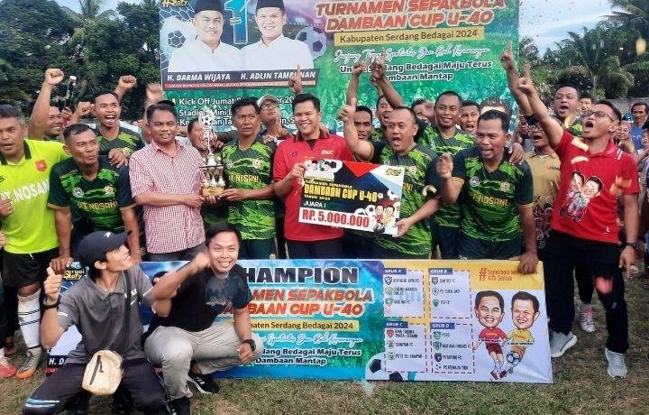 Legend Mangga Dua Juara Turnamen Sepakbola Dambaan Cup U-40