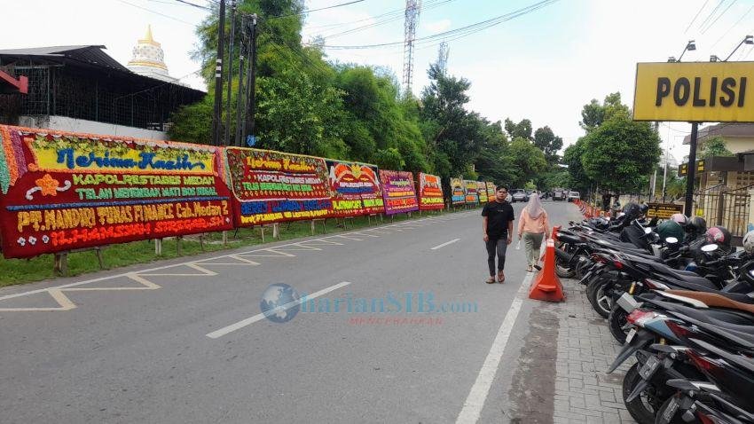 Tembak Mati Pimpinan Begal, Kapolrestabes Medan Dikirimi Puluhan Papan Bunga Ucapan Terimakasih