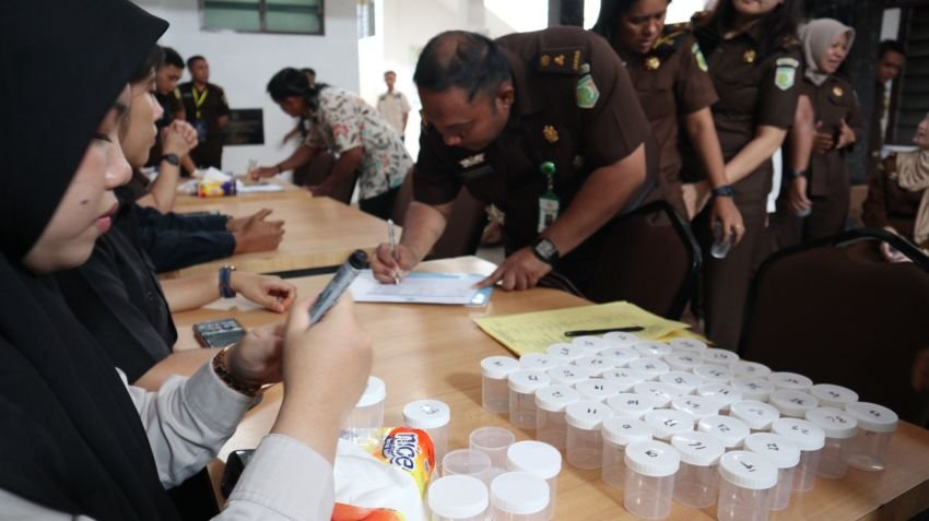 Kejaksaan Negeri Labuhanbatu Laksanakan Tes Urin, Hasilnya Memuaskan