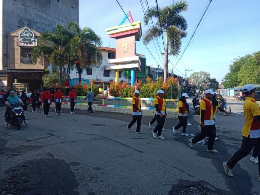 Peringati HUT PGRI Dan HGN, Wali Kota Tanjungbalai Lepas Lomba Gerak Jalan Beregu