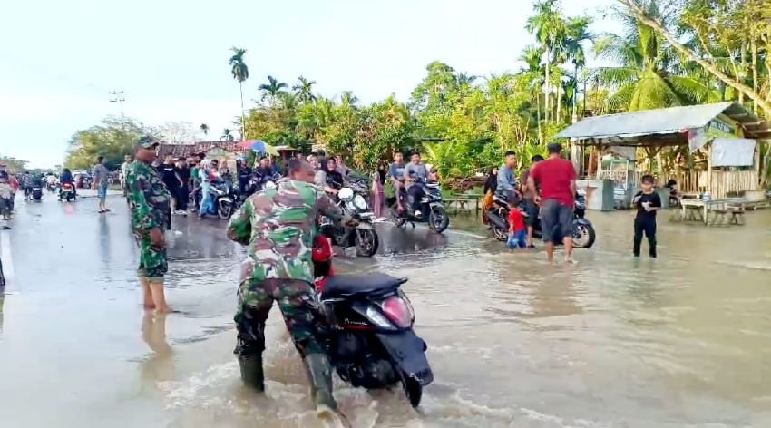 TNI Siaga Banjir Kiriman yang Melanda Kawasan Aceh Utara