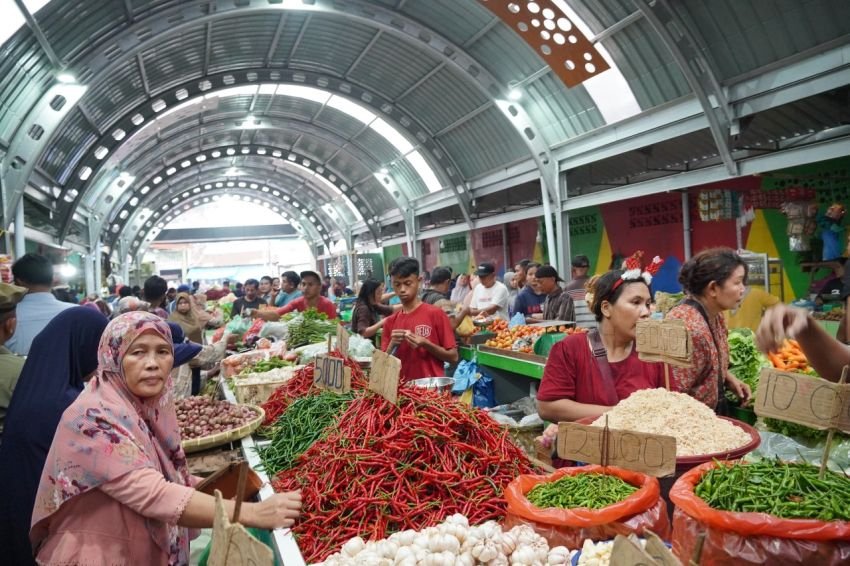 Wali Kota Medan Dampingi Mendag Tinjau Bapok di Pasar Sukaramai