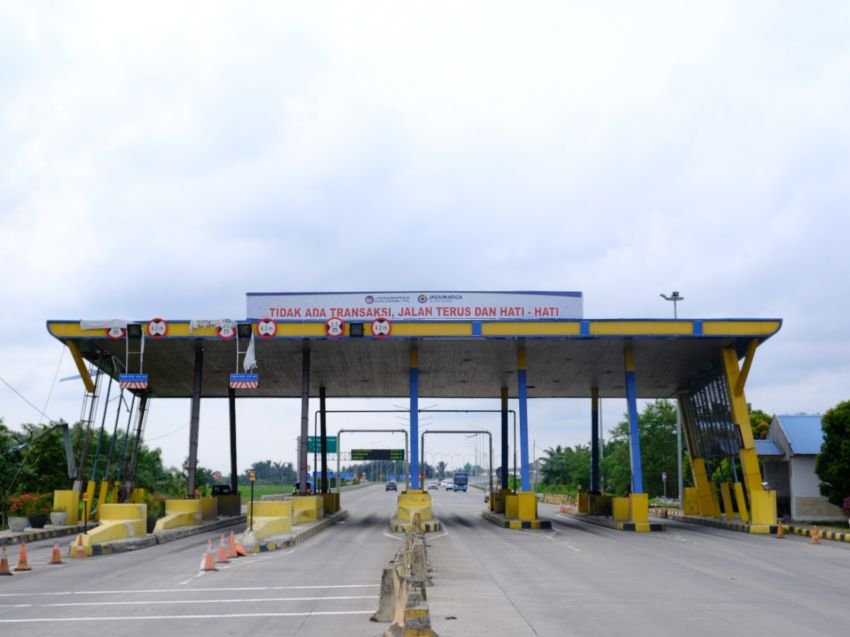 PT JKT Bongkar Gerbang Tol Tebing Tinggi