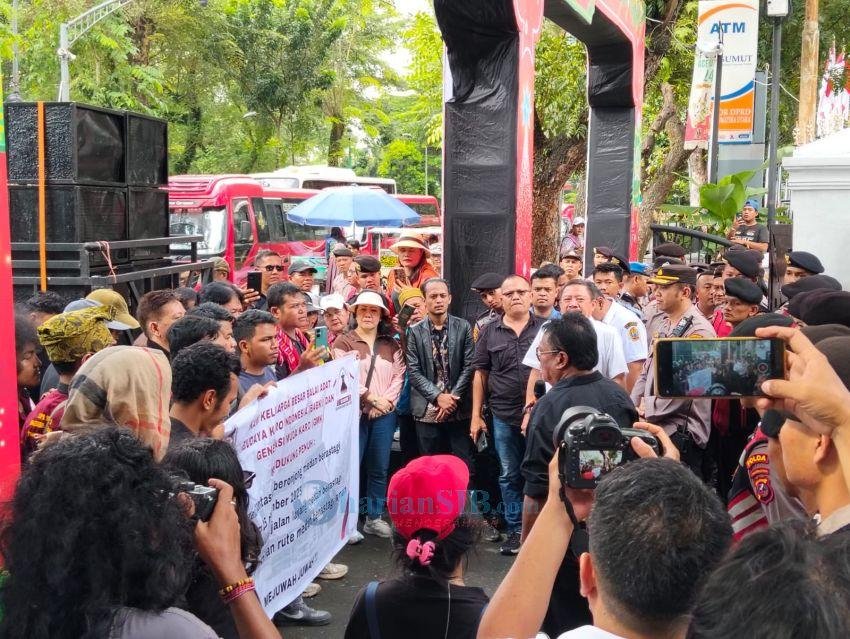 Formanas Unjuk Rasa ke DPRD SU Tuntut Bangun Jembatan Layang Hindari Tikungan Maut Tirtanadi