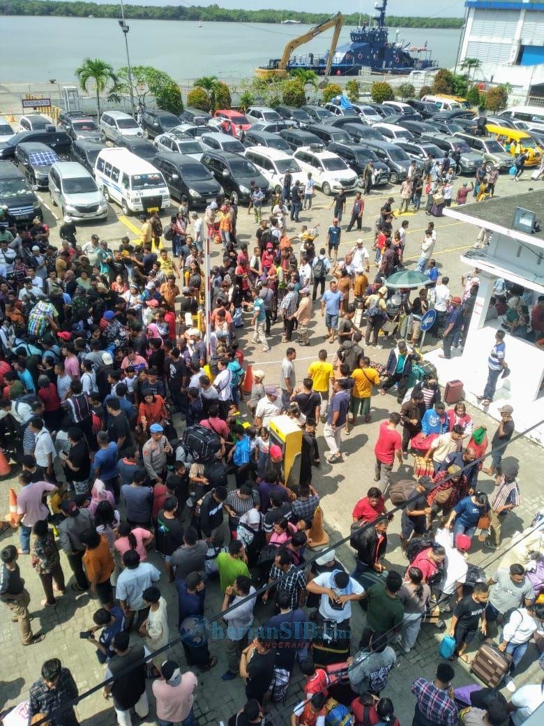 Puncak Arus Mudik Nataru, KMP Kelud Turunkan 3.741 Penumpang di Pelabuhan Belawan