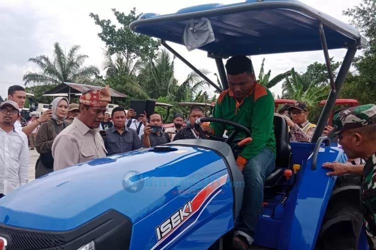 Kunjungi Sergai, Menteri Pertanian RI Beri Bantuan Alsintan untuk Petani