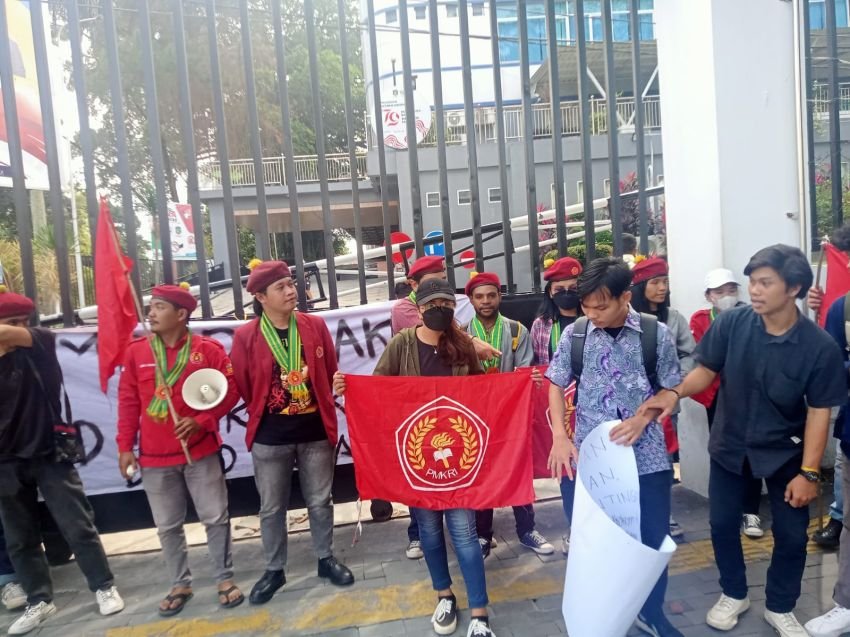 Diduga Lindungi Bangunan Tanpa Izin, Ketua DPRD Medan Wong Chun Sen Didemo