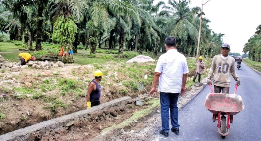 Bupati Simalungun Tinjau Perbaikan Jalan Jawamaraja Bahjambi-Simpang Nagojor