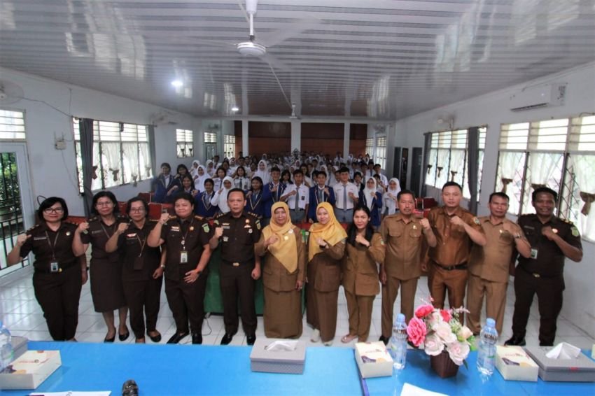 Peringati Hari Anti Korupsi se Dunia, Kejati Sumut Gelar Penyuluhan Hukum di SMA N 14 Medan