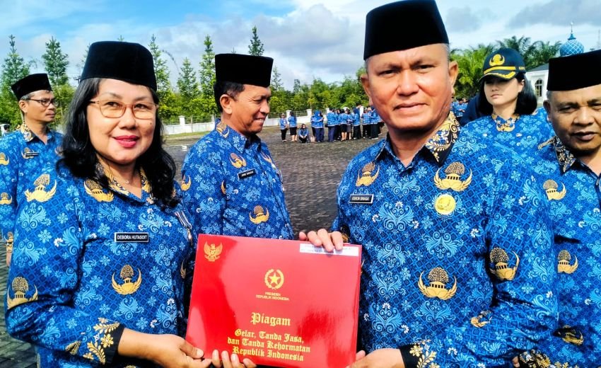 107 PNS Pemkab Simalungun Terima Penghargaan Satya Lencana Karya Satya