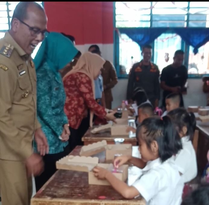 Pj Bupati Tapteng Launching Gerakan Pemberian Makanan Bergizi Bagi Peserta Didik