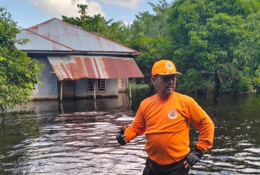 881 KK Korban Banjir di Desa Airhitam Labura Dapat Bantuan