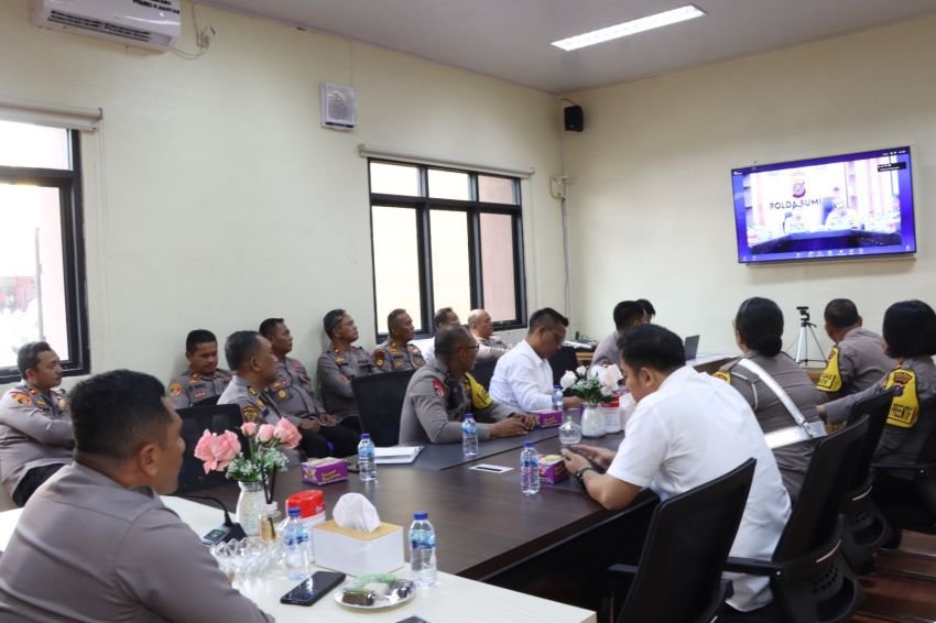 Dipimpin Wakapolda, Kapolres Pematangsiantar Bersama PJU Ikuti Zoom Meeting Rapat Program MBG