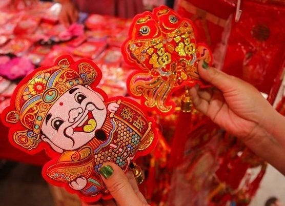 Pernak-pernik “Ts’ai Shen” dan 40 Jenis Lampion Elektrik Jelang Imlek