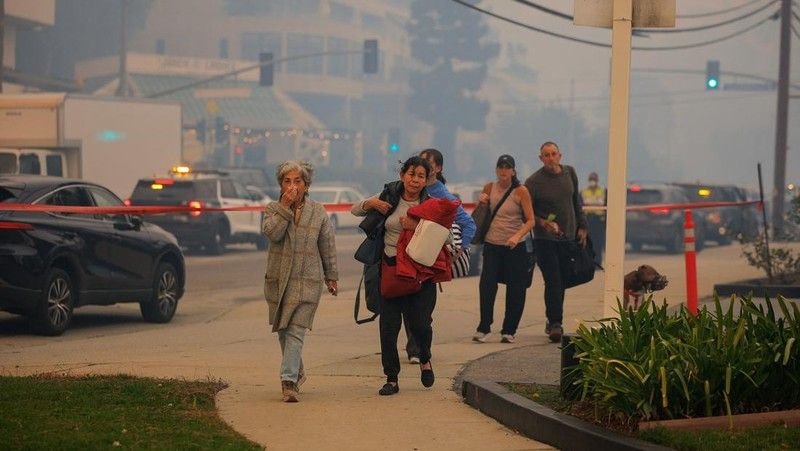 30.000 Orang Mengungsi Akibat Kebakaran Hutan Besar di Los Angeles