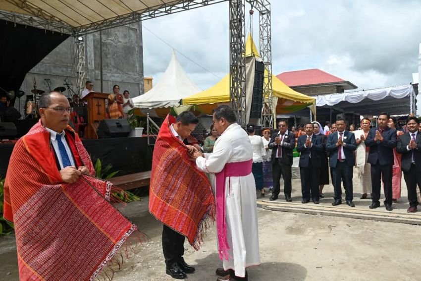 Bupati dan Wakil Bupati Humbahas Hadiri Pesta Dedikasi Gereja Katolik St Fidelis Doloksanggul