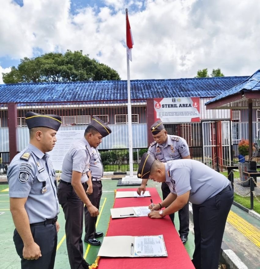 Kepala dan Pegawai Rutan Tarutung Laksanakan Pencanangan Pakta Integritas dan Tanda Tangani Perjanjian Kinerja Tahun 2025