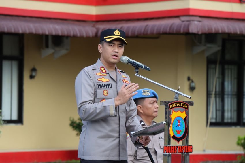 Hari Pertama, Kapolres Tapteng AKBP Wahyu Pimpin Apel Pagi