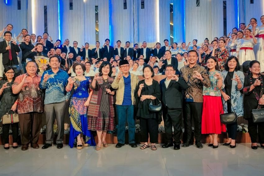 Pertama Kalinya Tampil di Medan, Bobby Nasution Apresiasi Konser Paduan Suara The Philippine Madrigal Singers