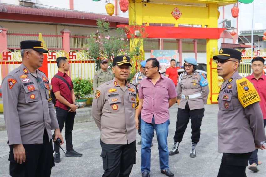 Kapolres Tebingtinggi Patroli Pengamanan Ibadah Imlek 2576 Kongzili ke Sejumlah Vihara dan Klenteng