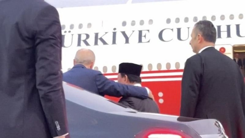 Momen Hangat Kepulangan Erdogan, Presiden Prabowo Peluk Erat Sebelum Masuk Pesawat