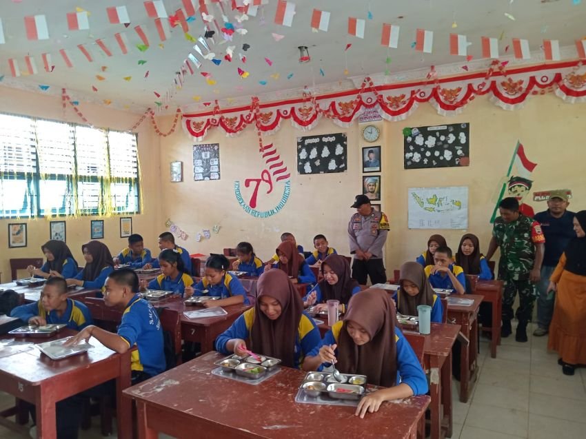 Bhabinkamtibmas Polres Sibolga Pantau Program MBG di Sekolah