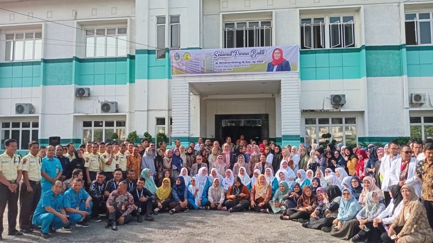 Isak Tangis Iringi Perpisahan Rehulina Ginting, RS Haji Kehilangan Sosok Pemimpin Visioner