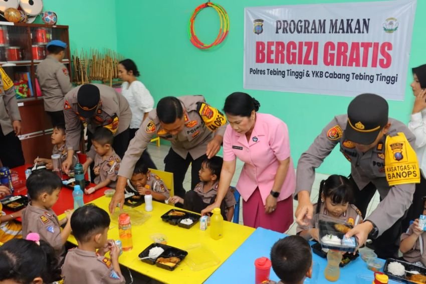 Dukung Program MBG, Kapolres Tebingtinggi Bagikan Makanan Sehat ke TK Kemala Bhayangkari 4