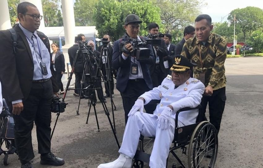 Pelantikan di Istana: Dua Kepala Daerah Gunakan Alat Bantu Jalan