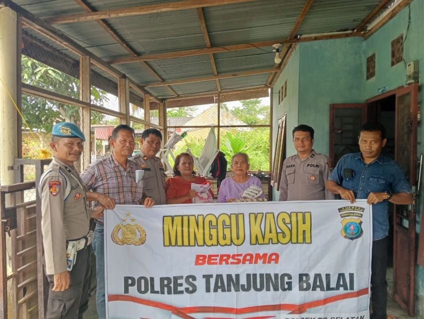 Melalui Kegiatan Minggu Kasih, Polres Tanjungbalai Beri Bantuan Sembako Kepada Warga