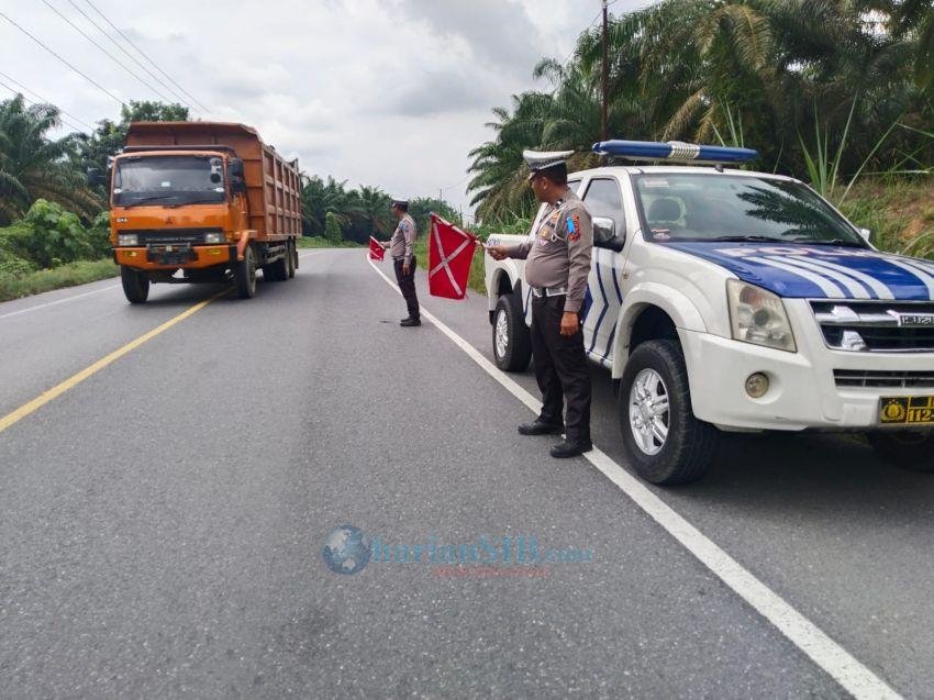 Sat Lantas Polres Labusel Patroli dan Penjagaan di Daerah Rawan Laka