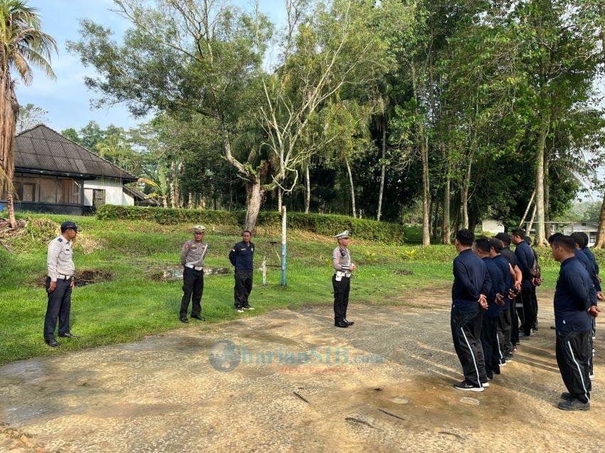 Sat Lantas Polres Labusel Interaksi dengan Sekuriti, Binhul Tertib Berlalulintas