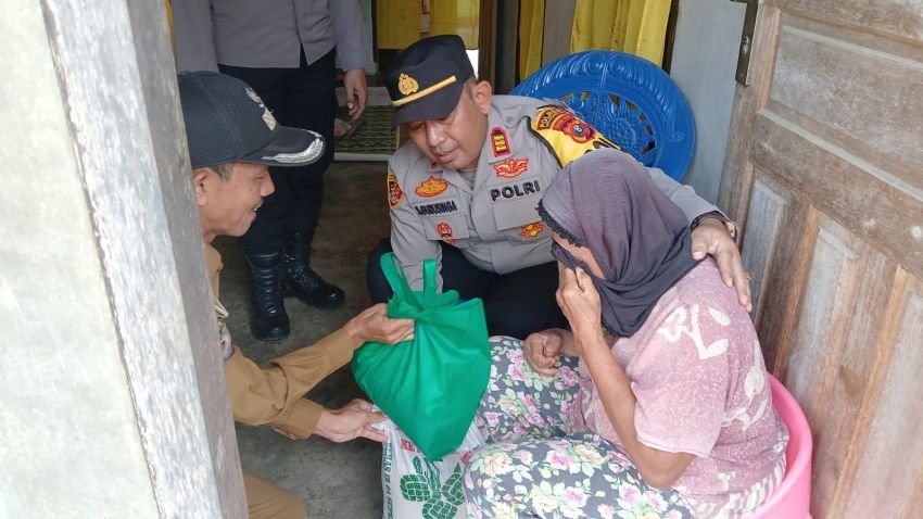 Polsek Perbaungan Beri Bantuan Sembako kepada Warga Kurang Mampu dan Penderita Sakit Menahun