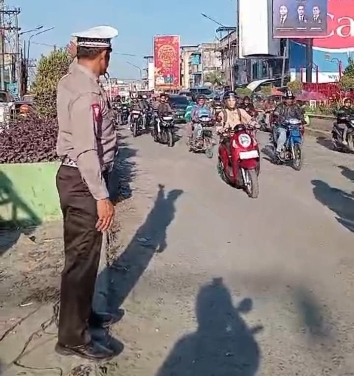 Kampung Lalang Macet Parah Hingga 1 Km