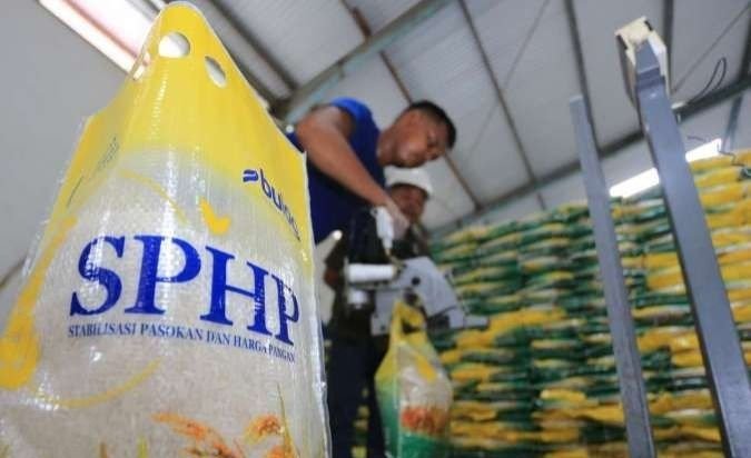 Pemerintah Hentikan Sementara Penjualan Beras SPHP, Bulog Fokus Serap Gabah Petani