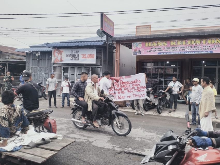 Diduga Terlibat Kasus 5 Kg Sabu, Super Market di Teluk Nibung Didemo