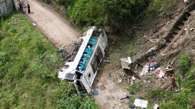 Duka Mendalam! Bus Masuk Jurang, 31 Penumpang Tewas