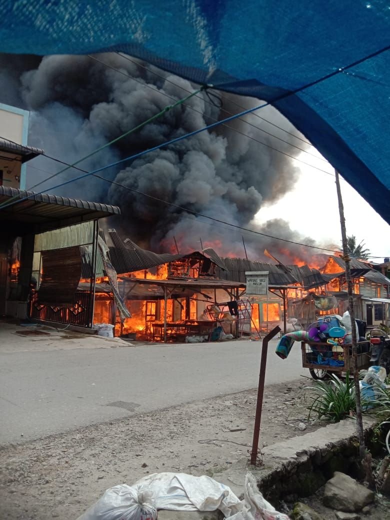 Kebakaran di Parsoburan, 9 Rumah Terbakar, 3 Dirusak